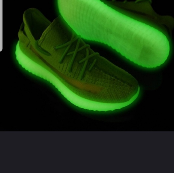 Tennis shoes - Picture 4 of 4